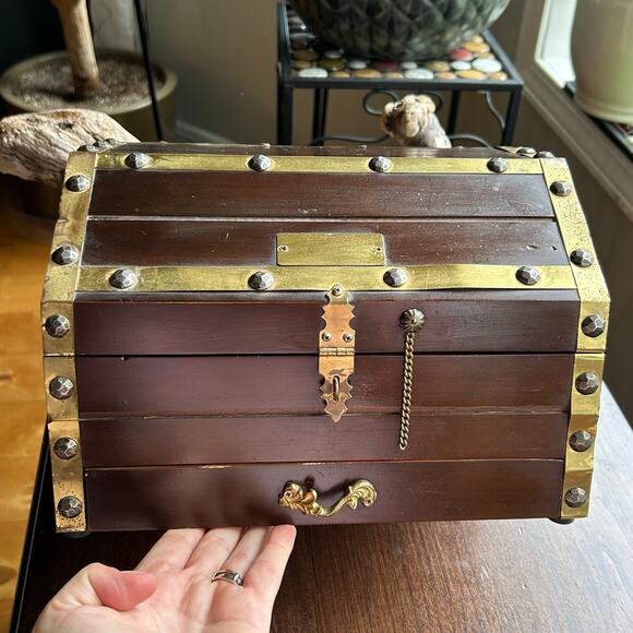 Vintage Treasure Chest Jewelry Box Japan red lining in drawer - Picture 2 of 15